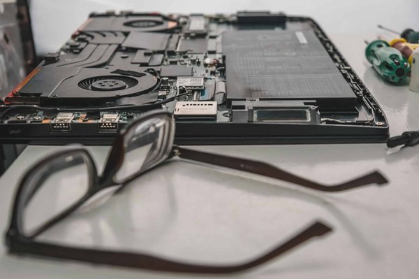 Super geek : dépannage informatique lyon rapide et efficace